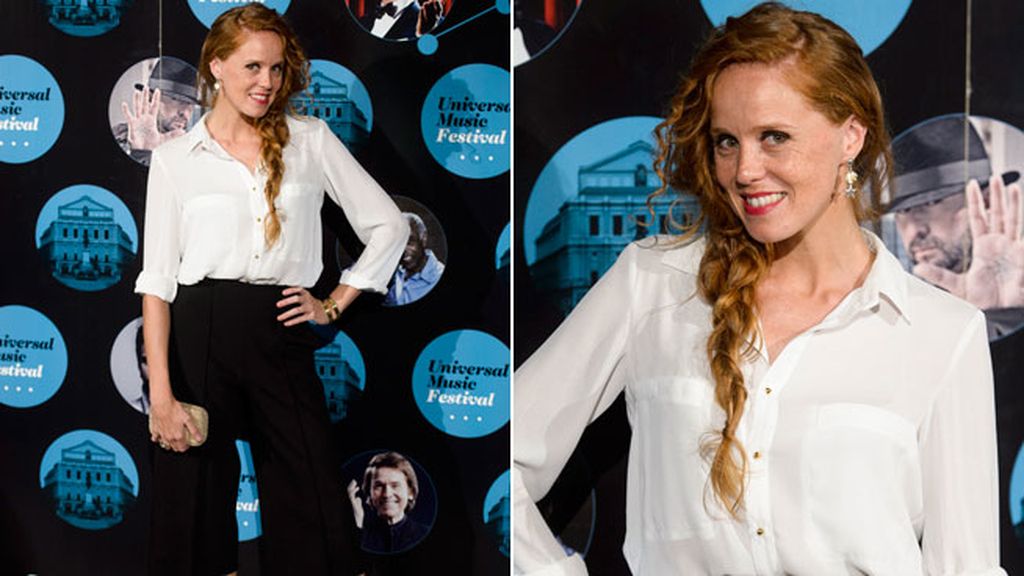 María Castro posó divertida con un look 'black&white'