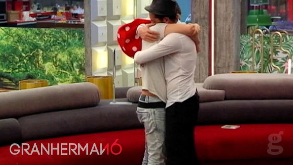 Abrazo entre Han y Aritz