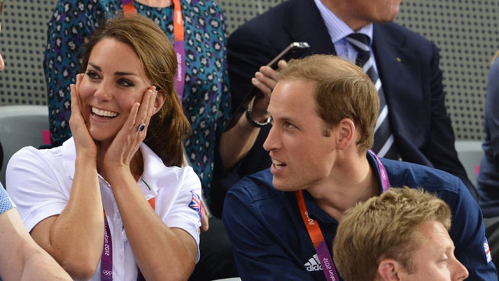 Los duques de Cambridge se desatan en los Juegos: besos, abrazos y hasta una 'ola'