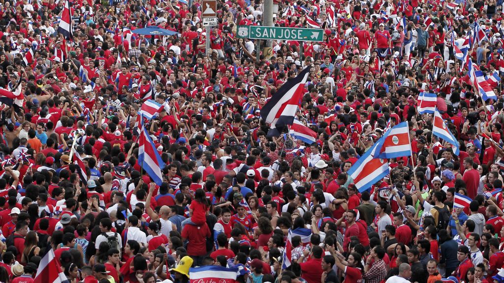 San José se echó a la calle para celebrar el pase a cuartos de final de Costa Rica