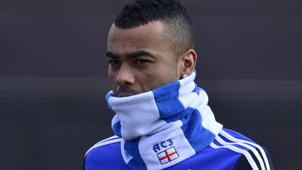 Cole se queda en Inglaterra por 'viejo'
