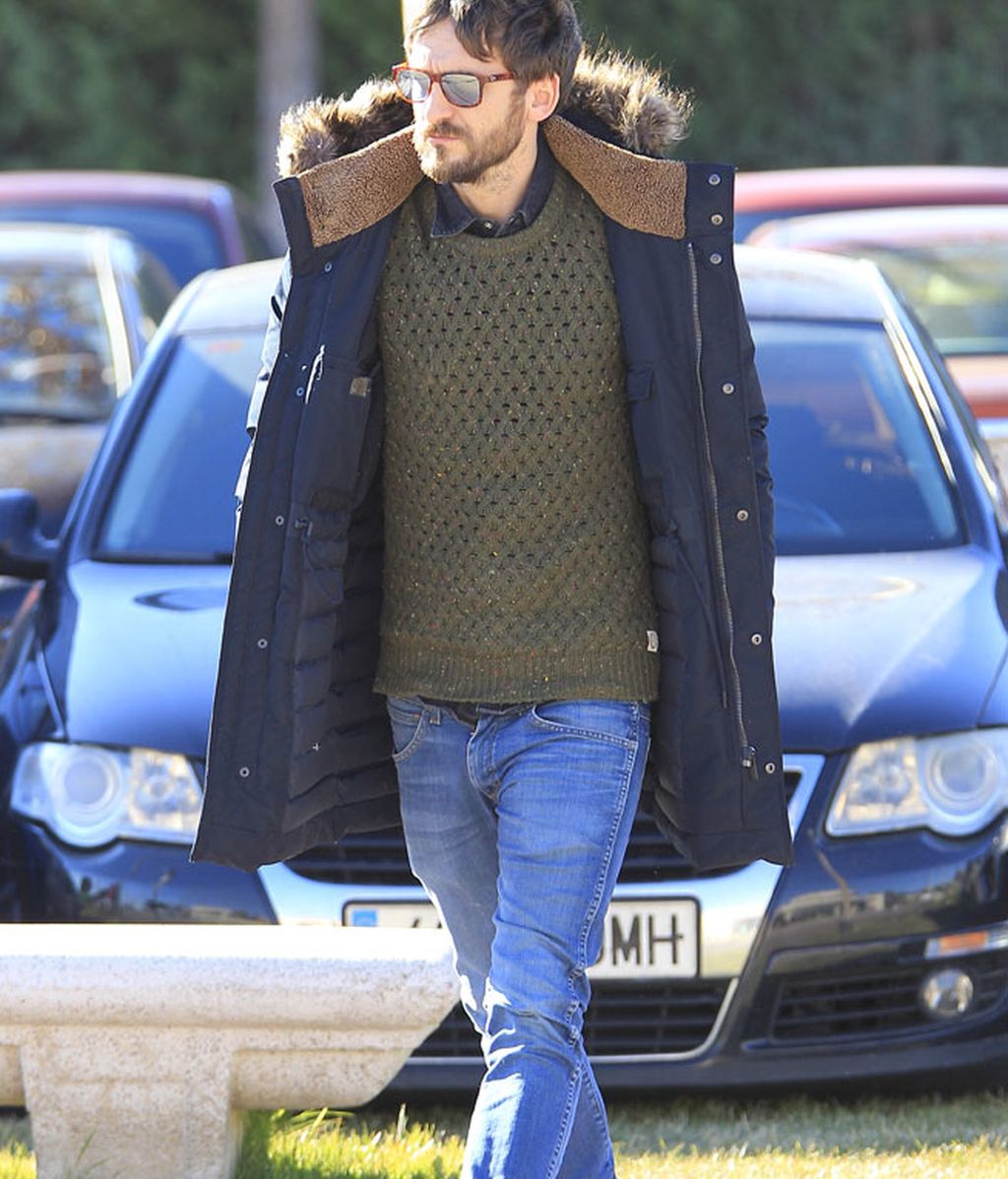 El actor Raúl Arévalo durante el entierro de Máximo San Juan