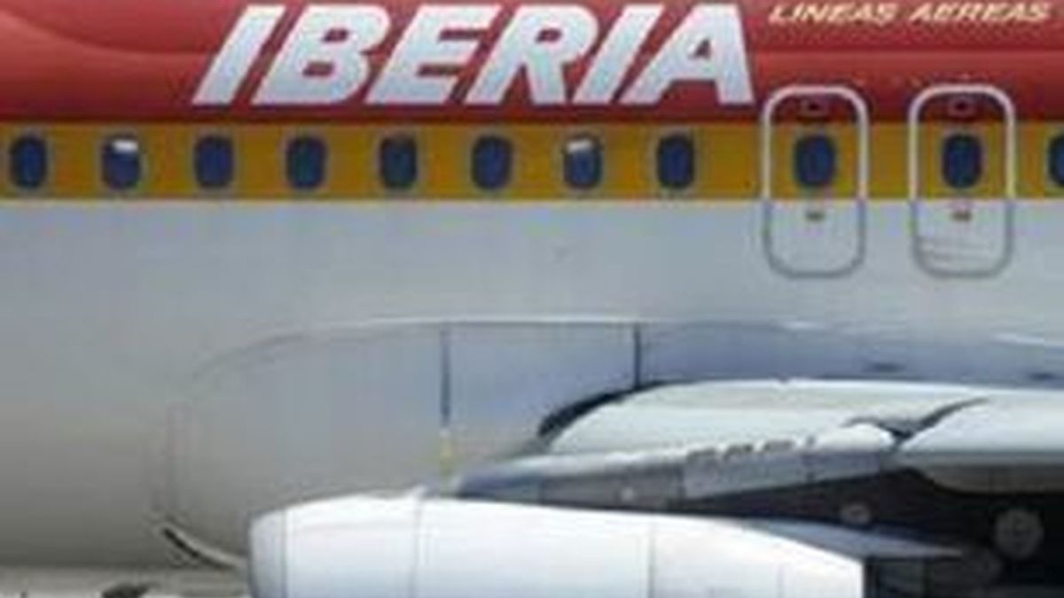 Imagen de archivo de un avión de Iberia. Foto: EFE