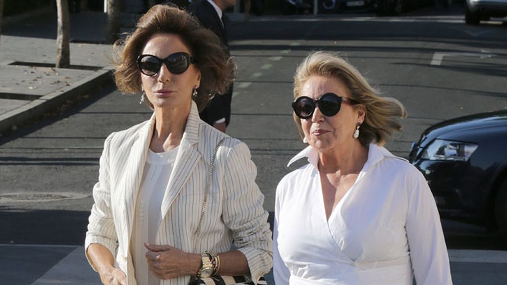 Nati Abascal a su llegada a la Iglesia