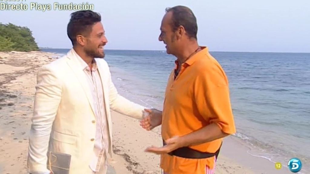 Pascual sorprende a Nacho con su libro