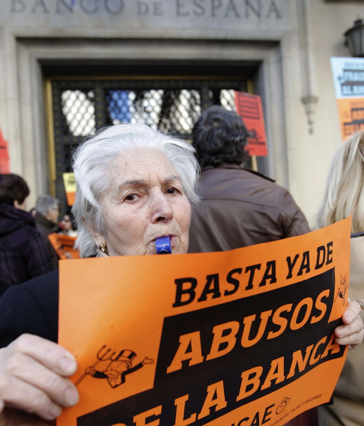 Protesta ante la sede del Banco de España en Valencia contra las preferentes