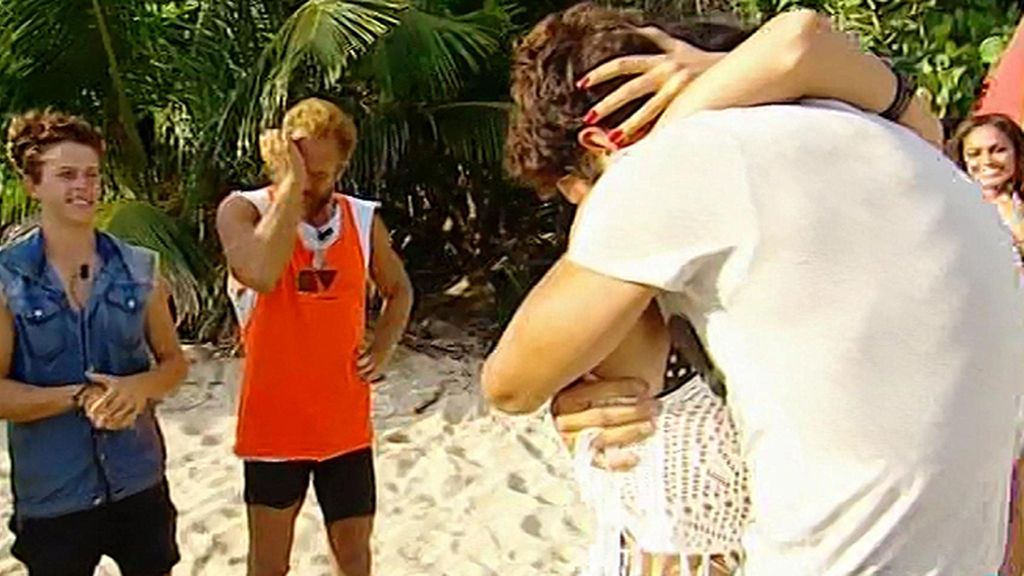 Rubén no puede separarse de su novia Laura