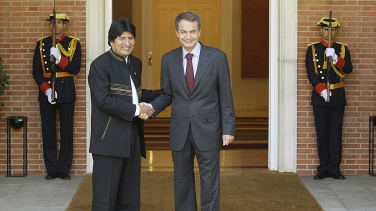 El presidente de Bolivia, Evo Morales, con Zapatero