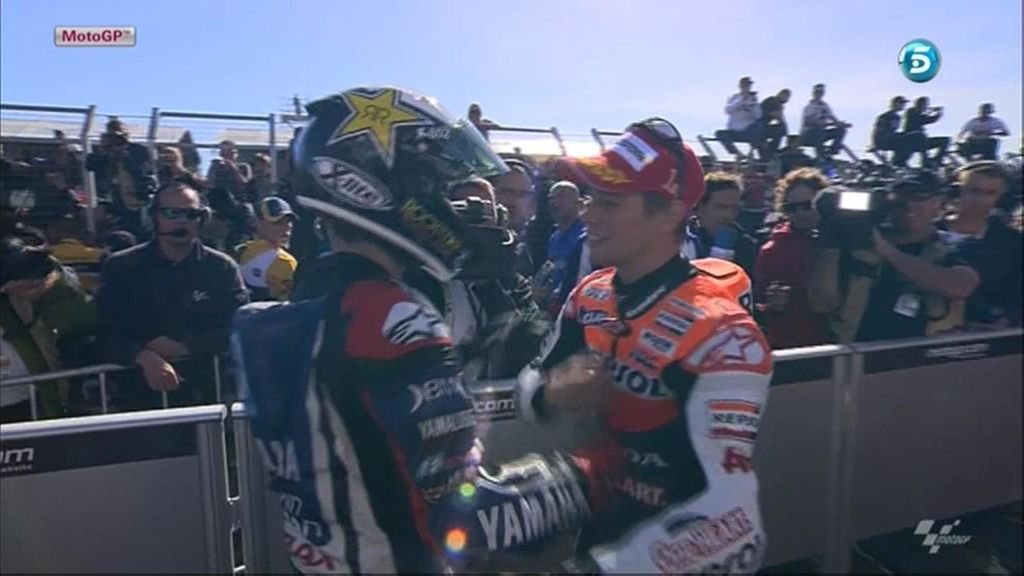 El relevo del campeón: Casey Stoner felicita a Jorge Lorenzo