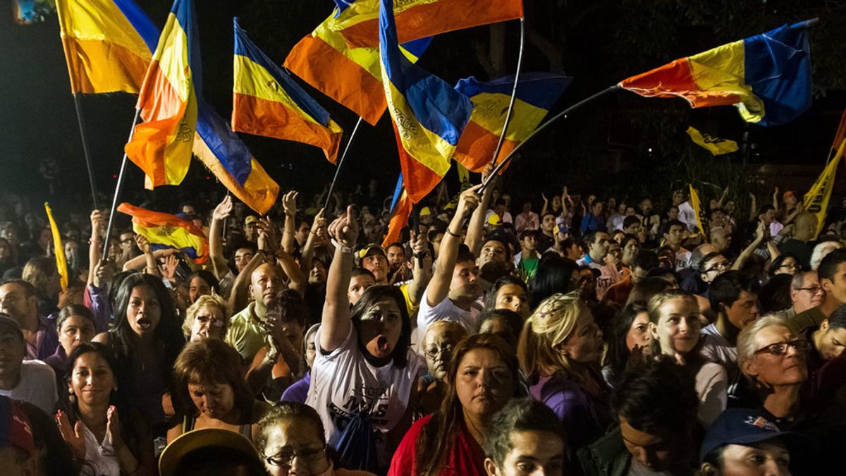 Seguidores de Capriles celebran su victoria en el estado de Miranda en Venezuela