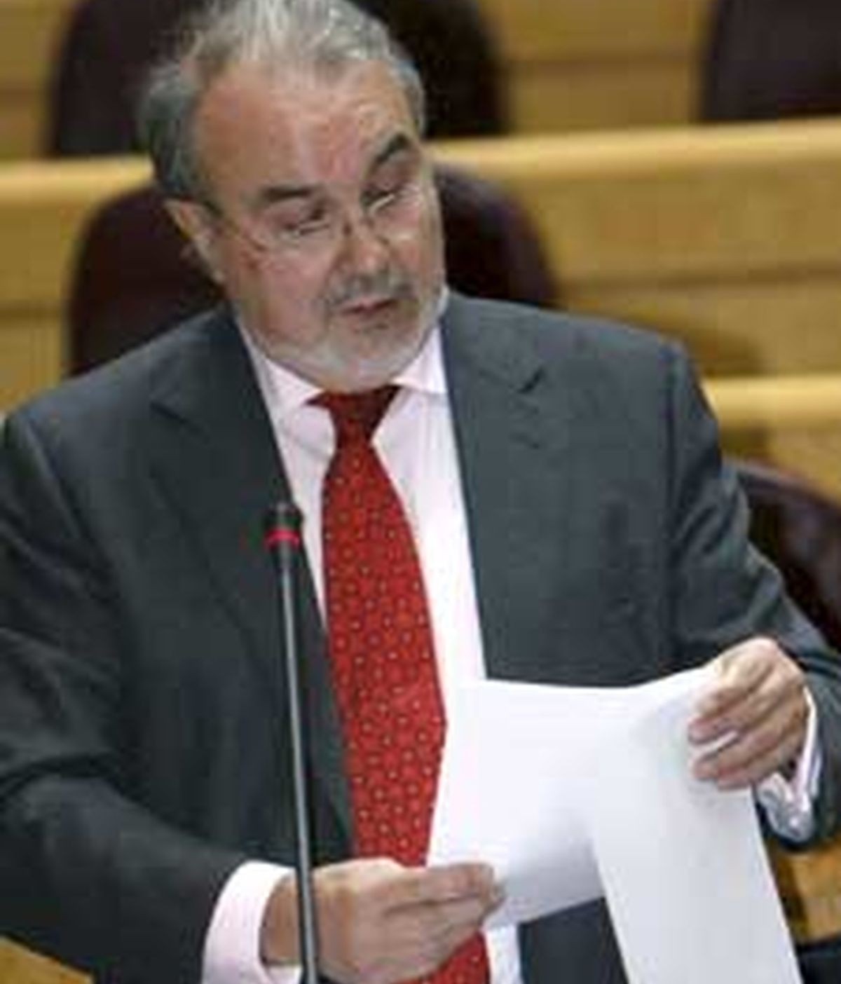 Pedro Solbes ha anunciado la medida este martes en el pleno del Senado. Vídeo: ATLAS