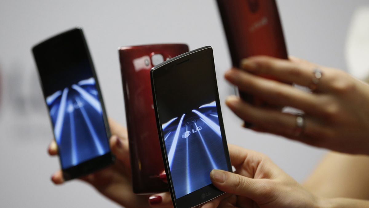 LG pone los smartphones curvos al alcance de todos los bolsillos