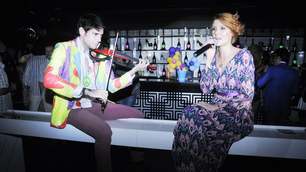 La fiesta estuvo amenizada por música en directo, con temas de The Beatles