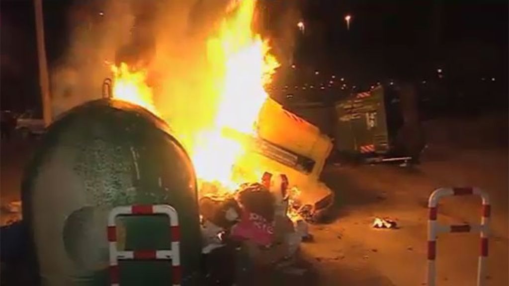Contenedores ardiendo en Jerez