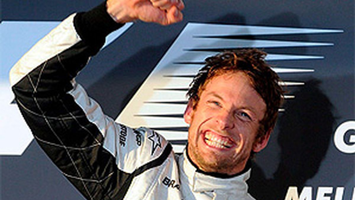 El piloto británico ganó la carrera seguido de su compañero de equipo el brasileño Rubens Barrichello. FOTO: EFE
