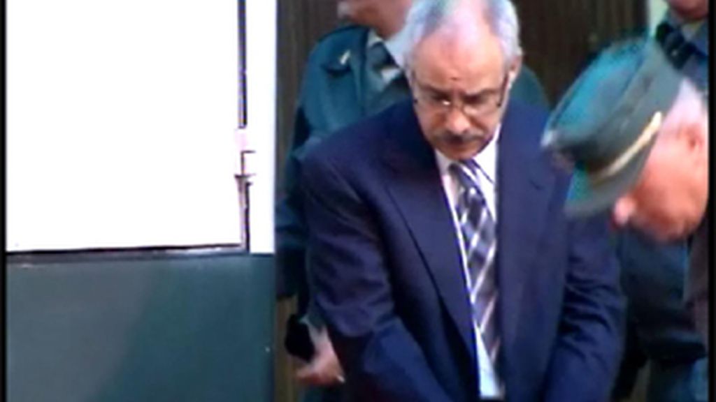 Los detenidos en la operación 'Pretoria' salen esposados de la Audiencia Nacional