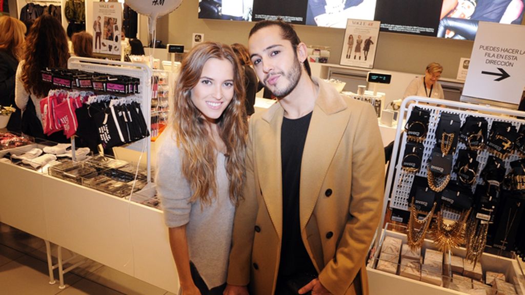 Ana Fernández junto Gabriel Llano