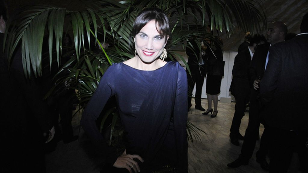 Toni Acosta, de las más elegantes con vestido de Colour Nude