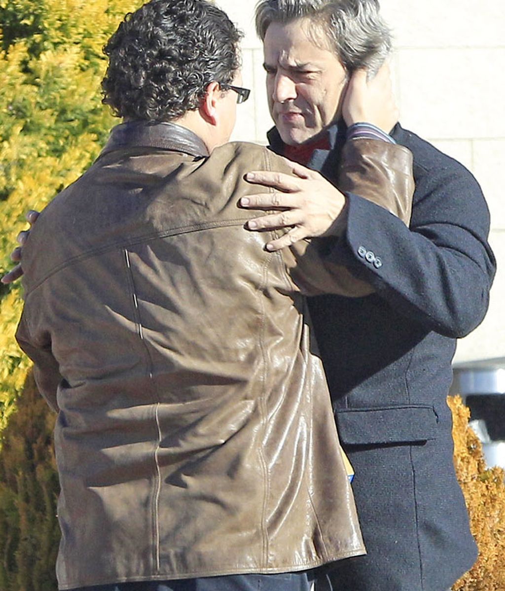 Alberto San Juan recibe el apoyo de familiares y amigos