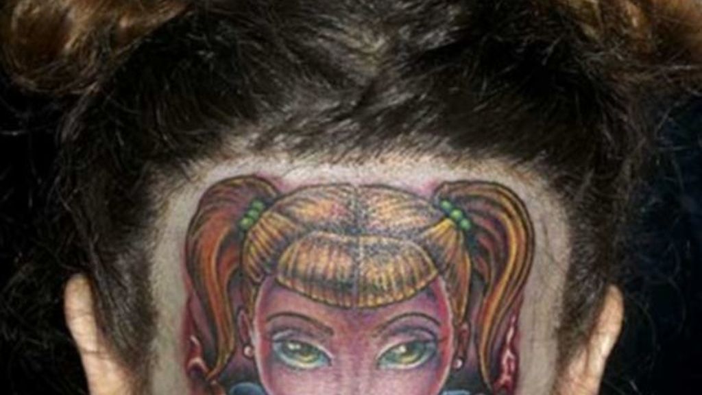 Tatuada por delante y por detrás