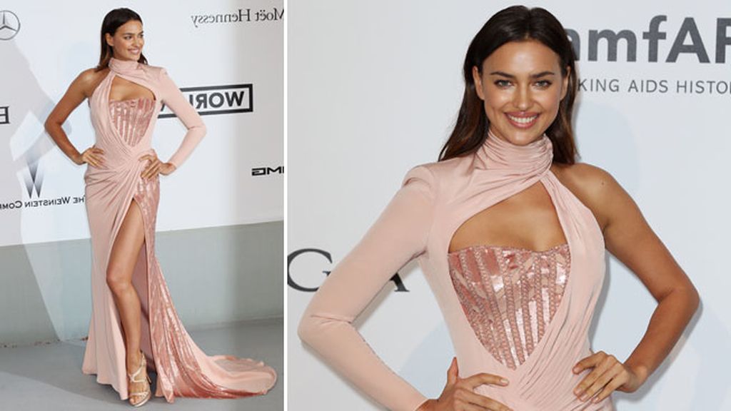 Irina Shayk lució un Versace en rosa pastel