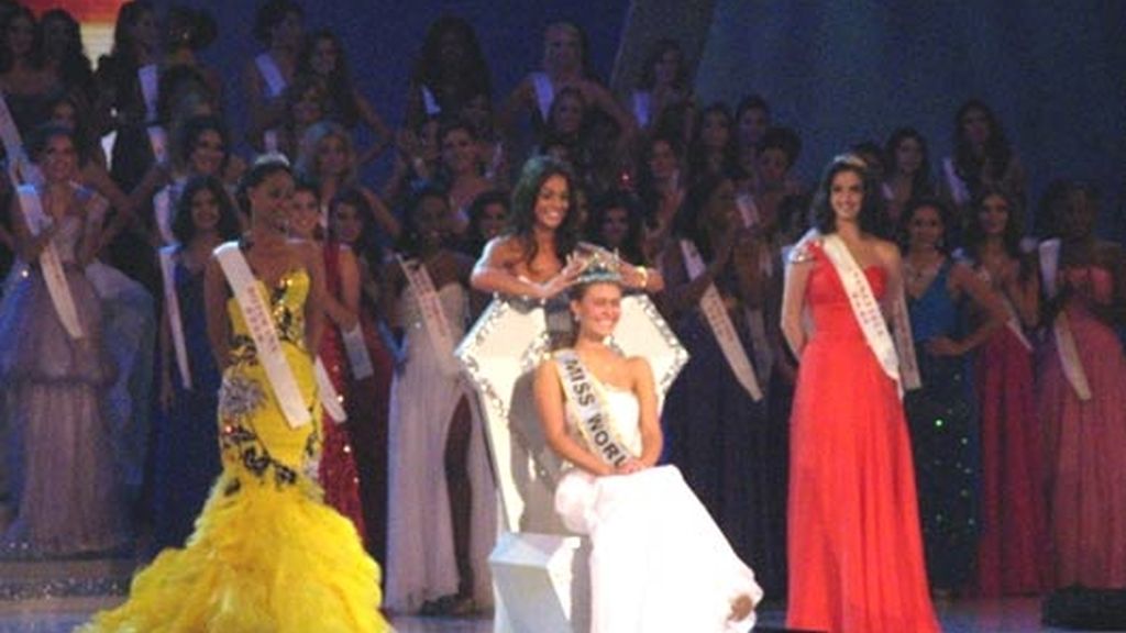 Alexandria Mills, Miss Mundo 2010