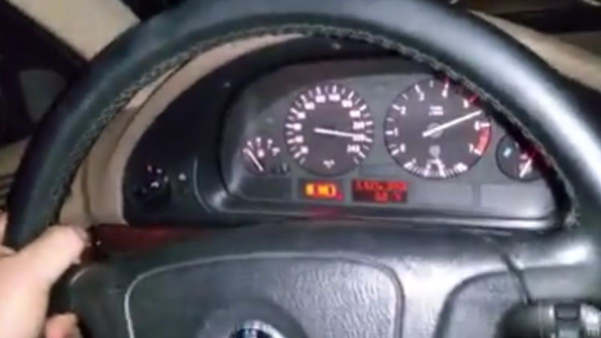 Imputan a un hombre que colgó un vídeo conduciendo a 240 kilómetros por hora