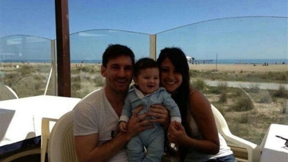 Leo Messi por fín presenta a su hijo en público
