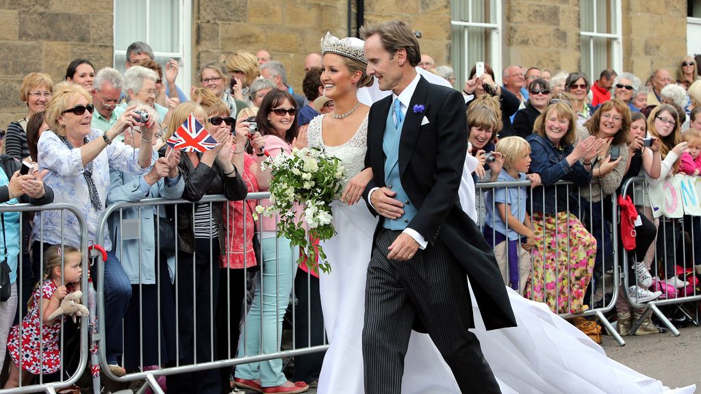 La novia junto a su padre, el Duque de Northumberland