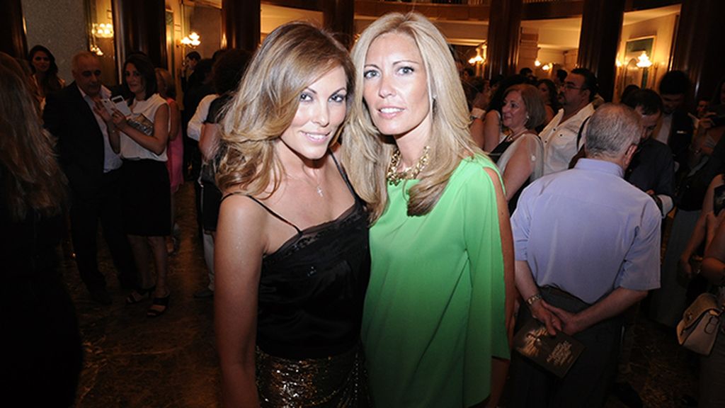 Raquel Rodríguez tampoco se quiso perder a Alejandro Fernández y vino acompañada por su hermana Sandra