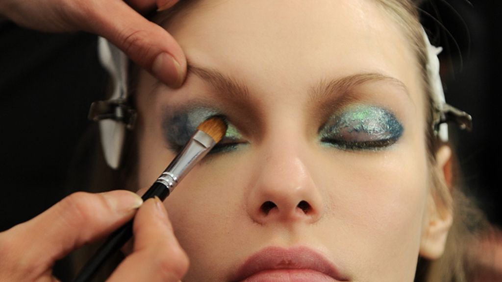 Mujer maquillada Mujer maquillada