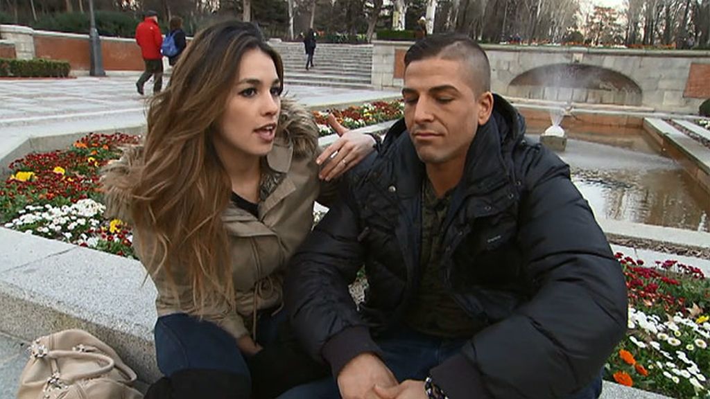 Selfies, abrazos y besos por Madrid