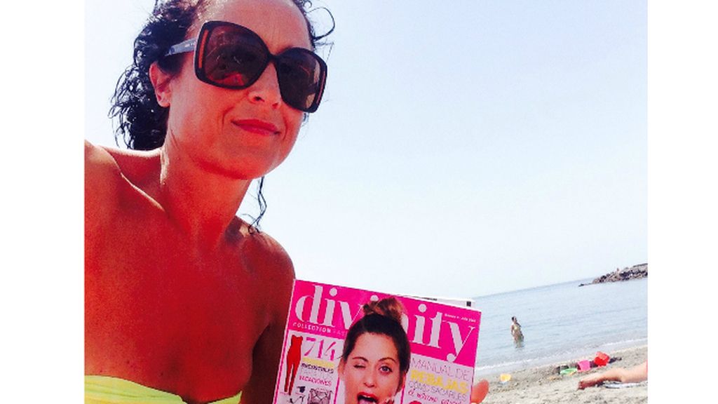 ¡Envíanos tu 'selfie' con la Revista Divinity!