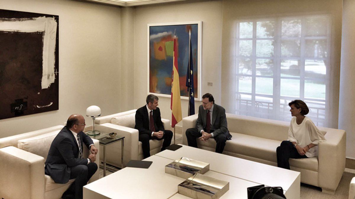 Rajoy recibe en la Moncloa a los representantes de Coalición Canaria
