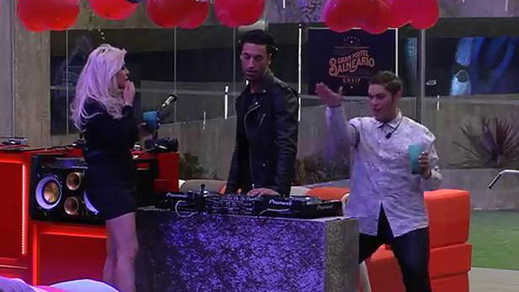 El amigo de Isa Pantoja se ha desmelenado