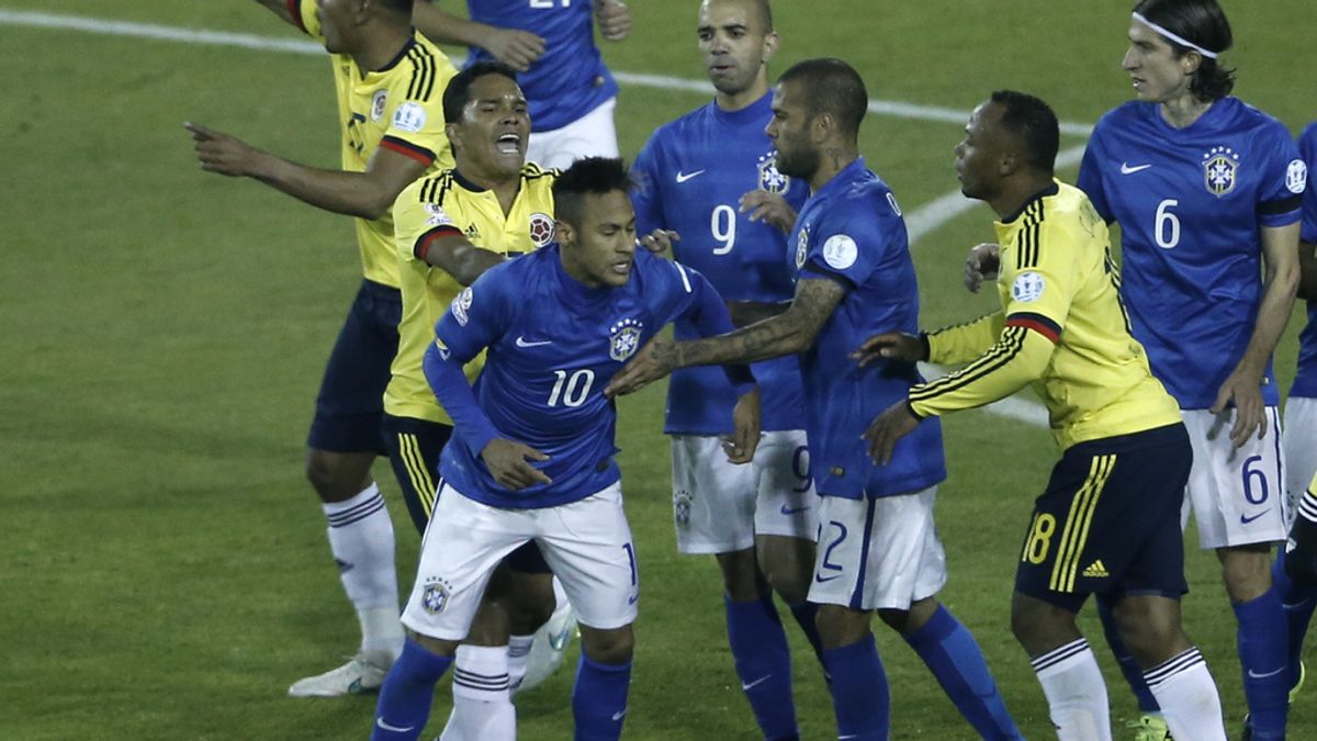 Neymar fue sancionado por una "agresión verbal" al árbitro que pudo ser también física