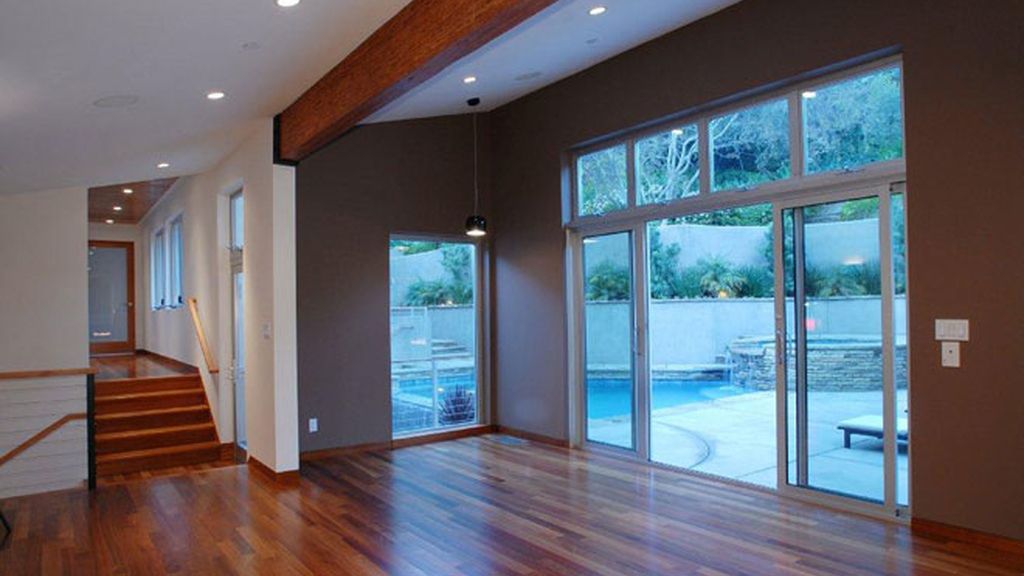 Ashton Kutcher vende su casa de soltero