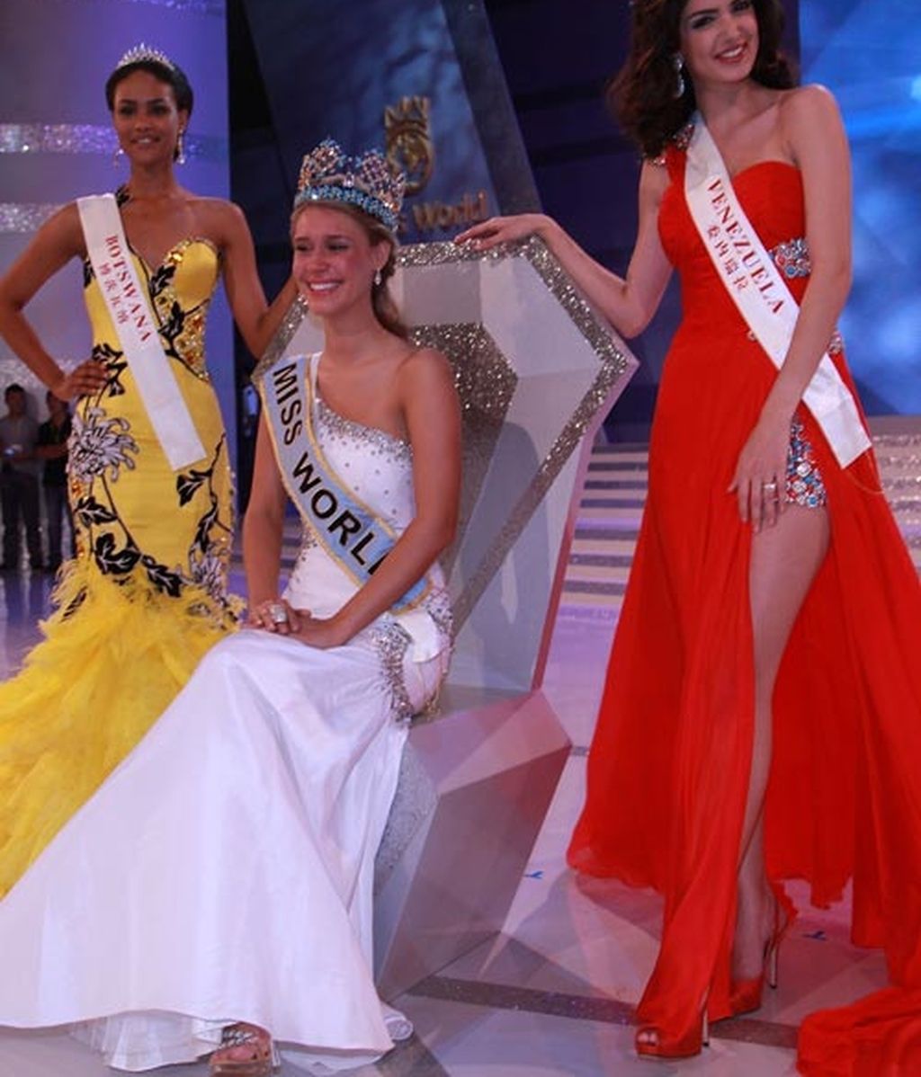 MISS ESTADOS UNIDOS EMOCIONADA POR SU VICTORIA COMO LA MUJER MÁS BELLA DEL MUNDO