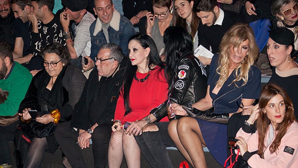 Asistentes desfile Davidelfin