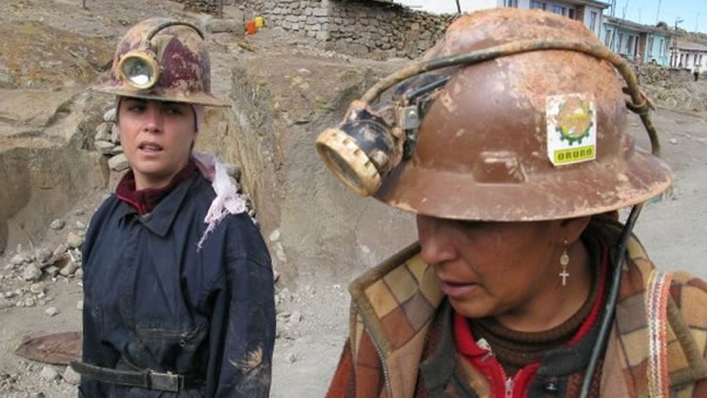 Samanta Villar vestida y lista para entrar en la mina