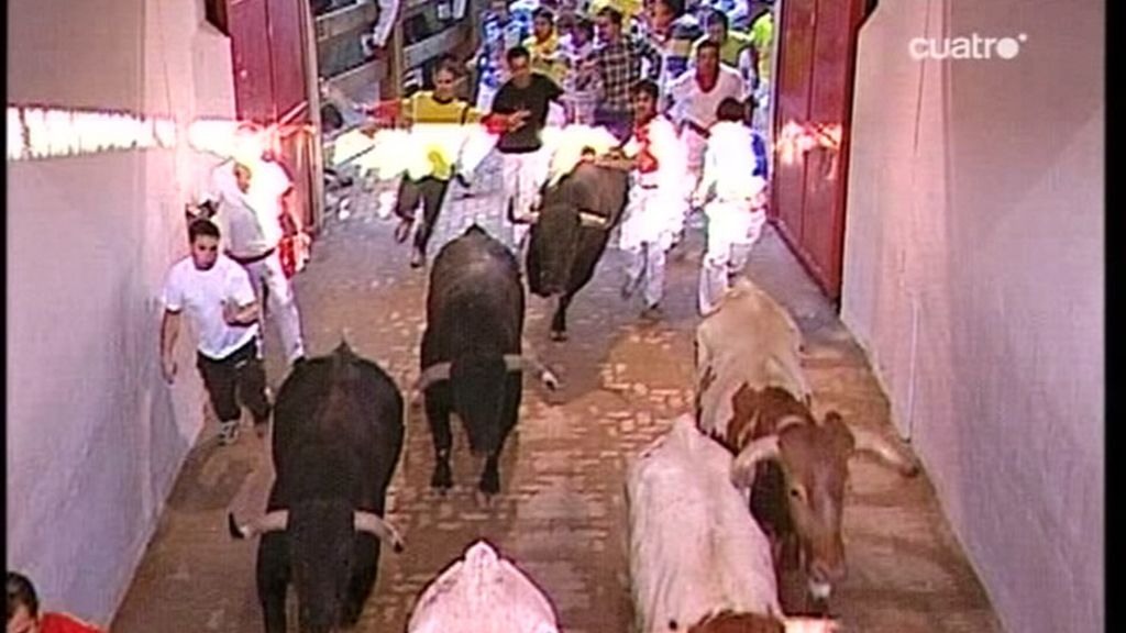 La entrada al callejón nos ha brindado una de las imágenes más peligrosas de la jornada