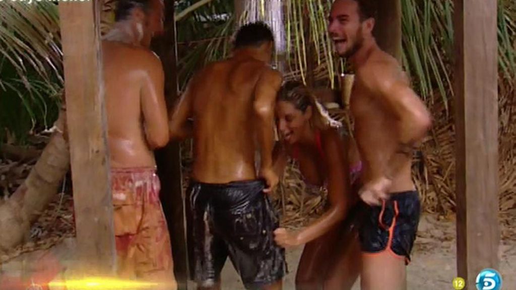 Los concursantantes han ganado una ducha de agua dulce