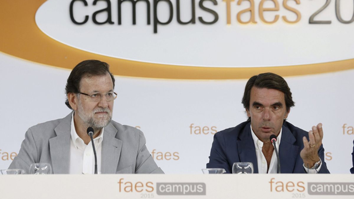 Mariano Rajoy junto a José María Aznar en el Campus FAES