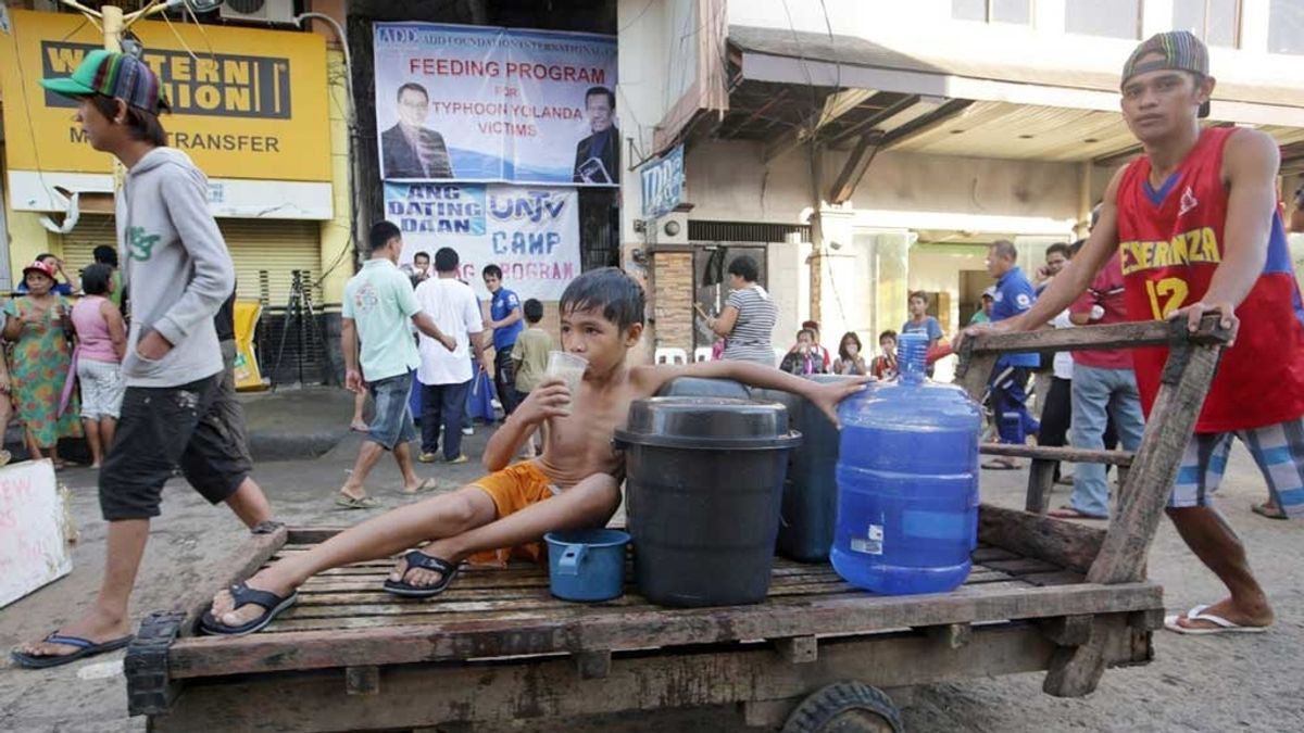 Reestablecen el abastecimiento de agua potable en Tacloban