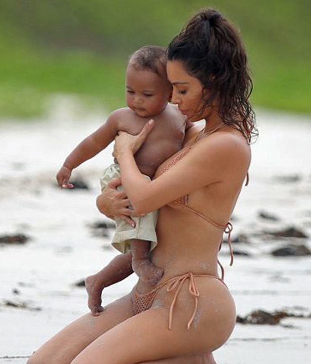 Kim en Punta Mita, México, con sus hijos, North y Saint West