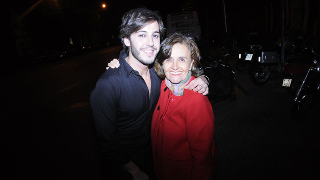 Gabriel Llano y la madre de Diego Osorio, Gloria Nicolás-Correa