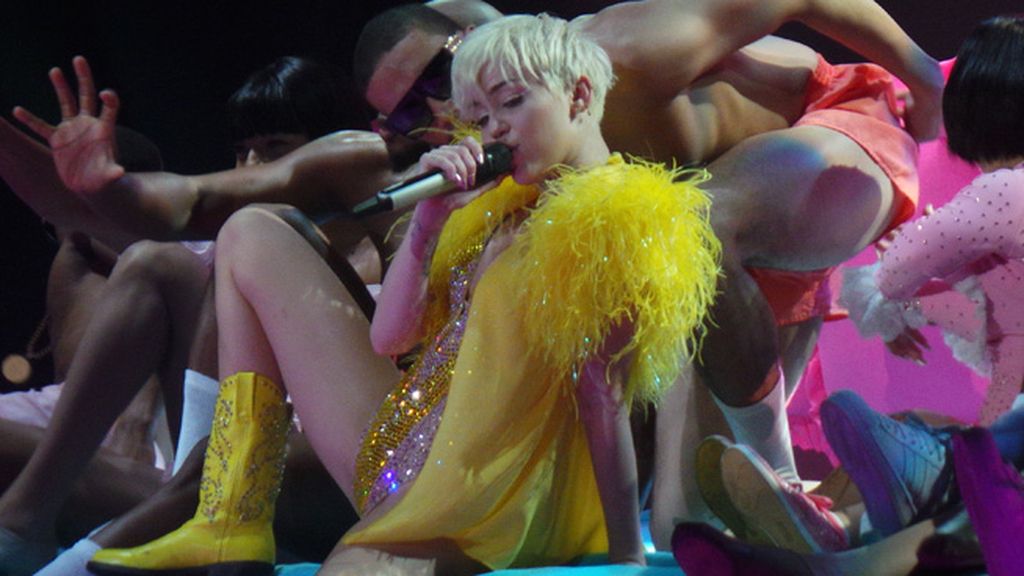 Miley vuelve con su espectáculo no apto para todos los públicos
