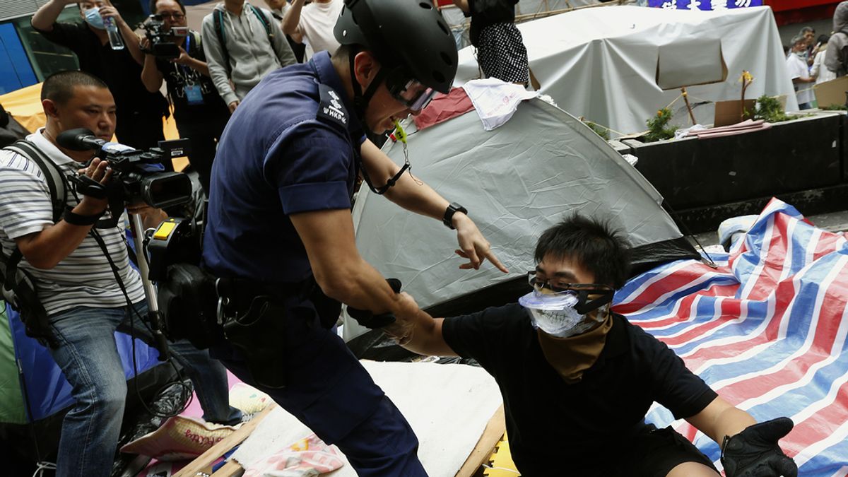 116 detenidos en Hong Kong durante el desalojo de Mong Kok
