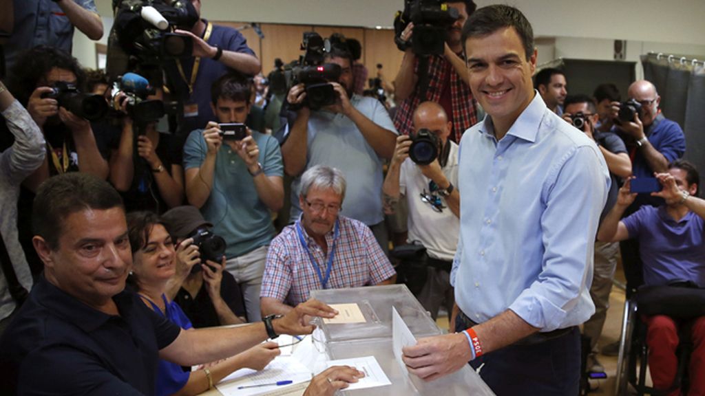 Pedro Sánchez votando