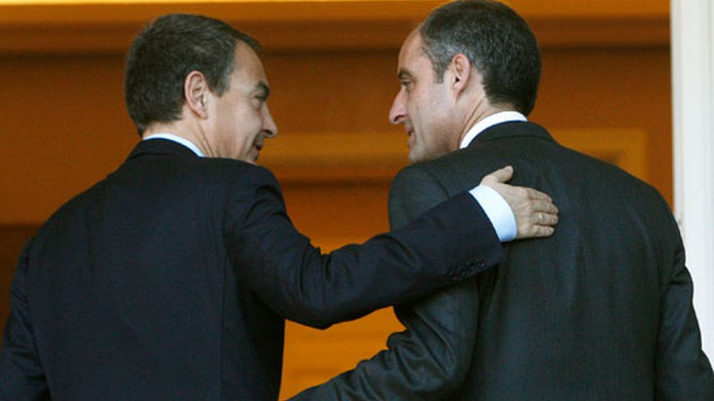 Zapatero recibe a Camps en La Moncloa